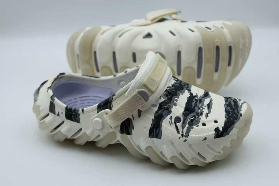 c070f9ef-ba1b-4a93-afbf-7ec75d30e004 Crocs classique – Image 1